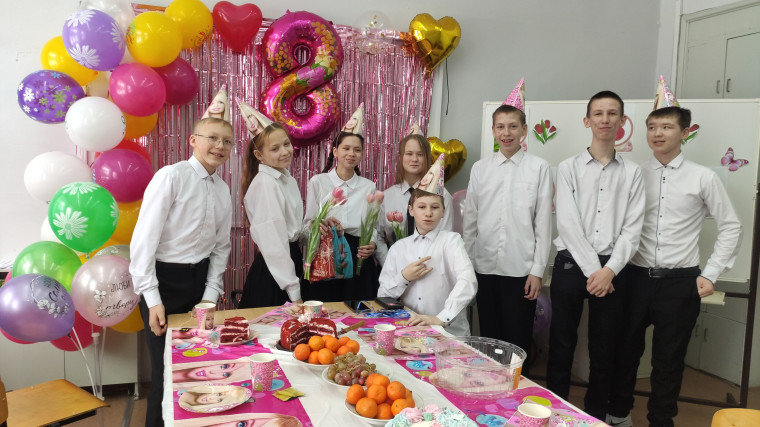 "Сегодня праздник у девчат".